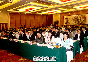 “創(chuàng)業(yè)手牽手，幫扶一加一”，胡國(guó)安董事長(zhǎng)幫扶大學(xué)生企業(yè)自主創(chuàng)業(yè)