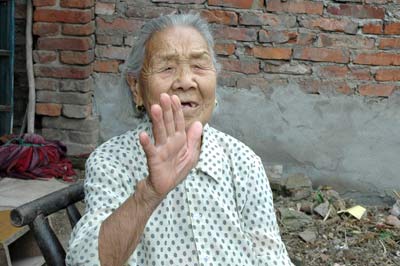 珍愛每一寸土地的百歲老人 文金翠