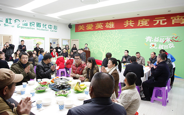 綠之韻集團黨委書記劉云率黨團成員與“身邊見義勇為的英雄”共度元宵