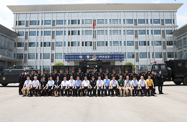 長沙市公安局特邀形象監(jiān)督員胡均安受邀赴市特巡警支隊調(diào)研