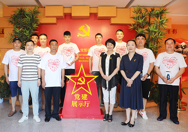 情暖退伍老兵 重拾紅色記憶丨綠之韻集團黨委開展“八一”走訪慰問活動