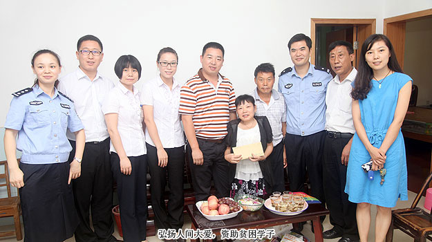 綠之韻黨總支、綠之韻慈善基金弘揚(yáng)人間大愛(ài)、資助貧困學(xué)子