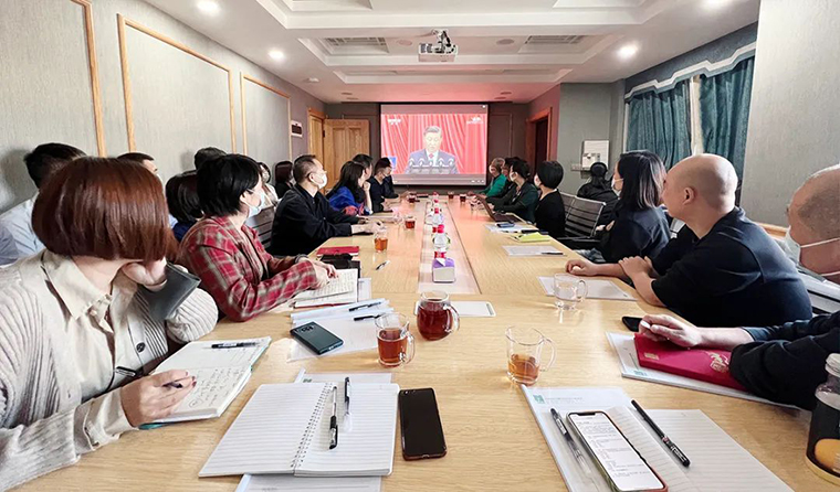 綠之韻集團(tuán)組織黨員、員工觀看二十大開(kāi)幕會(huì)并集中學(xué)習(xí)深入討論報(bào)告精神