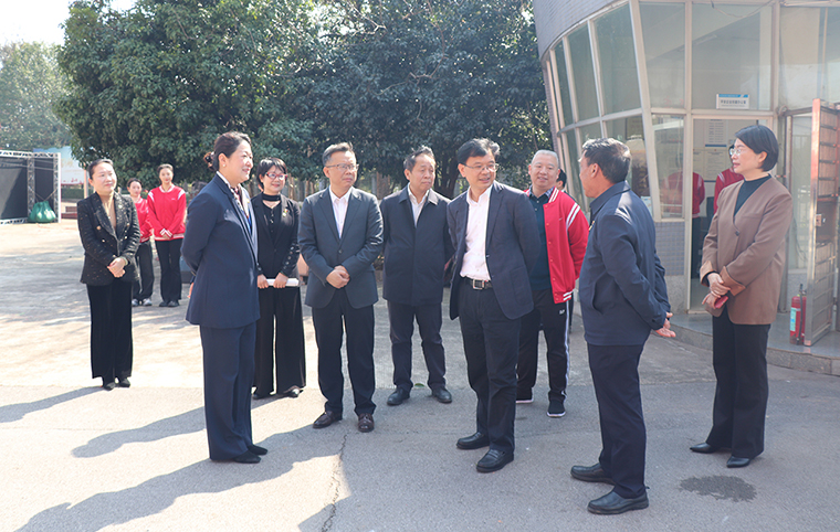 瀏陽經(jīng)開區(qū)管委會(huì)領(lǐng)導(dǎo)一行蒞臨綠之韻開展新春走訪慰問