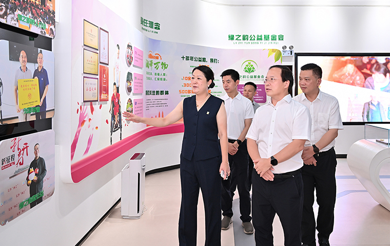 中共長(zhǎng)沙市委常委、瀏陽(yáng)市委書記肖正波一行蒞臨綠之韻集團(tuán)調(diào)研