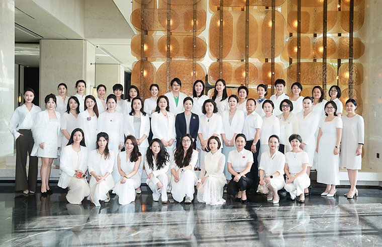 湖南省女企業(yè)家協(xié)會(huì)第一次婦女大會(huì)召開，勞嘉總裁當(dāng)選女企業(yè)家協(xié)會(huì)婦聯(lián)主席