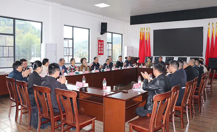 胡國安代表陪同長沙市人大常委會副主任李平一行赴瀏陽調(diào)研鄉(xiāng)村振興工作