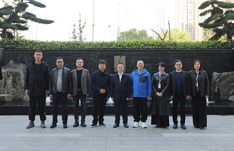 益陽(yáng)市人大常委會(huì)主任劉澤友一行蒞臨綠之韻中心調(diào)研