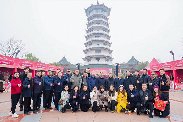 胡國(guó)安董事長(zhǎng)參加第二屆致安優(yōu)品推介會(huì)暨湖南致福年貨節(jié)啟動(dòng)儀式，綠之韻特色產(chǎn)品獲贊譽(yù)